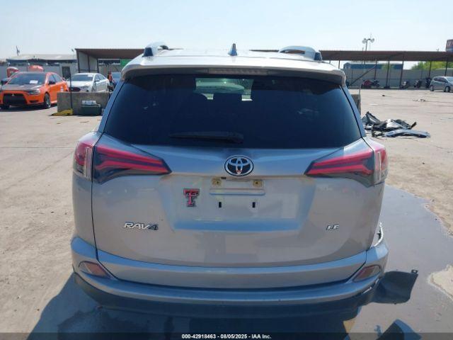 Toyota RAV4 Le Image 16