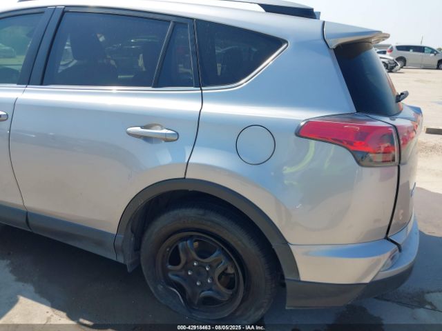 Toyota RAV4 Le Image 17