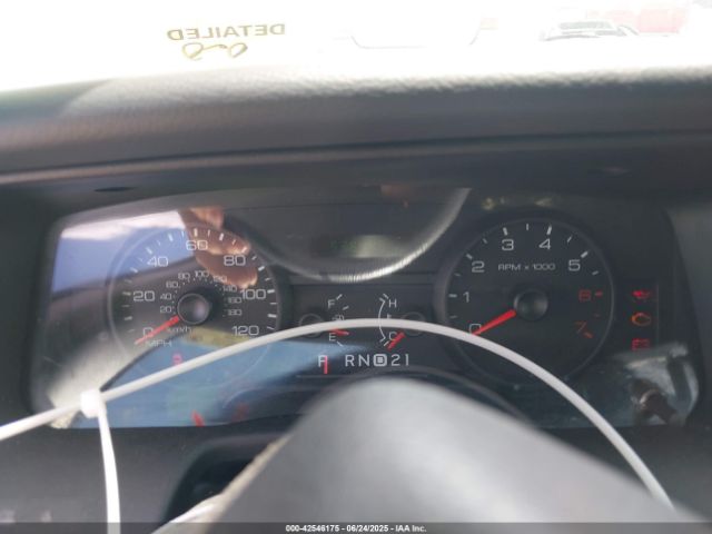 Ford Crown Victoria Standard Image 9