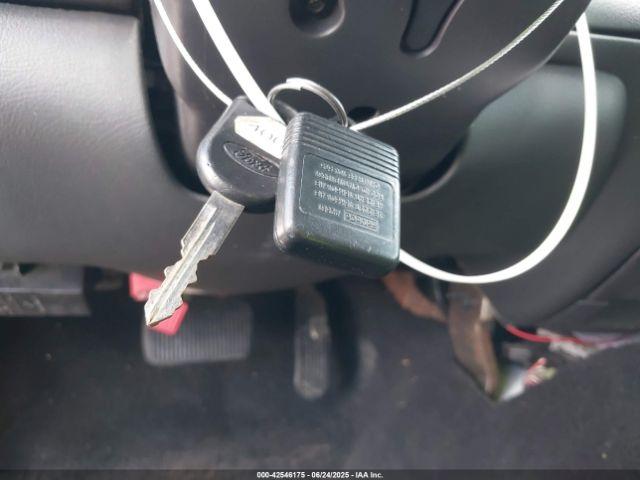 Ford Crown Victoria Standard Image 16