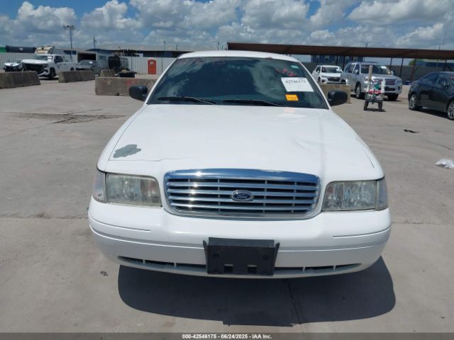 Ford Crown Victoria Standard Image 12