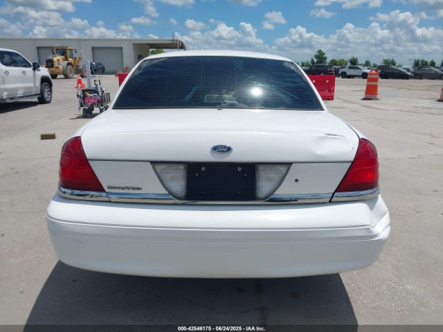 Ford Crown Victoria Standard Image 17