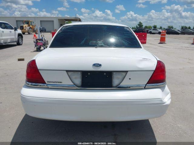 Ford Crown Victoria Standard Image 17