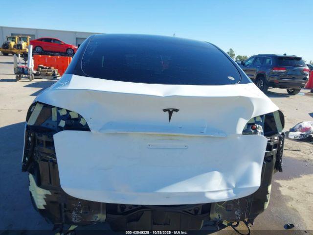 Tesla Model Y Long Range Dual Motor All-wheel Drive Image 9