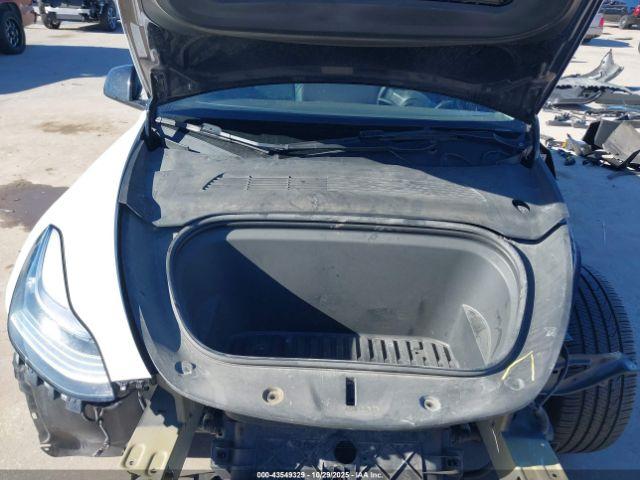 Tesla Model Y Long Range Dual Motor All-wheel Drive Image 11