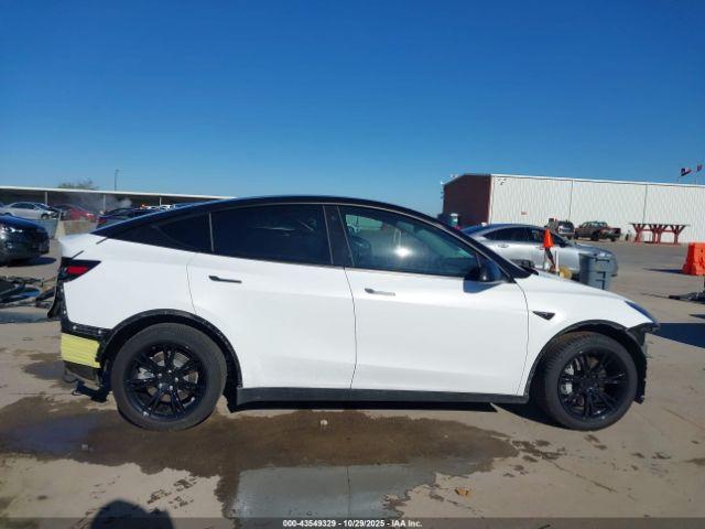 Tesla Model Y Long Range Dual Motor All-wheel Drive Image 18