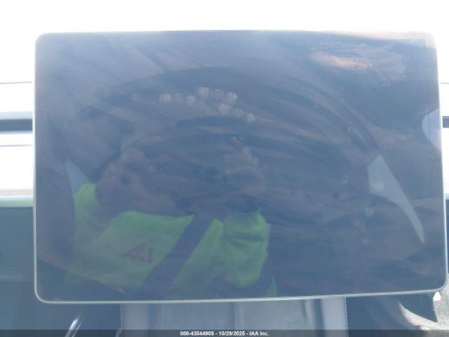 Tesla Model Y Performance Dual Motor All-wheel Drive Image 2