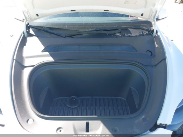 Tesla Model Y Performance Dual Motor All-wheel Drive Image 13