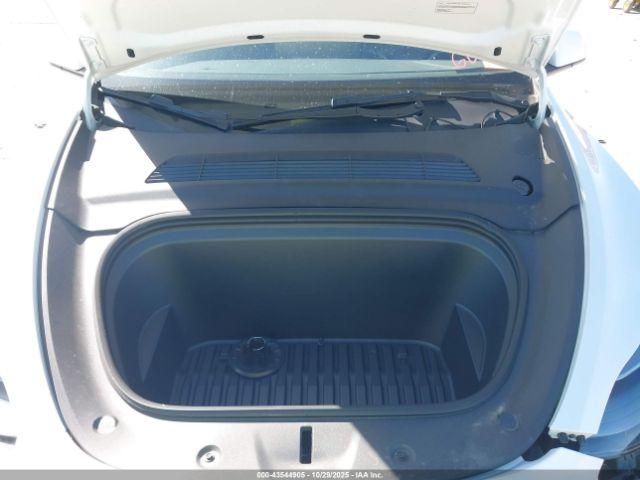 Tesla Model Y Performance Dual Motor All-wheel Drive Image 13