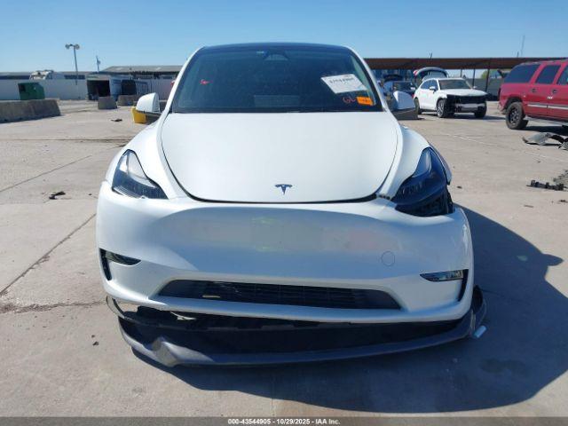 Tesla Model Y Performance Dual Motor All-wheel Drive Image 10