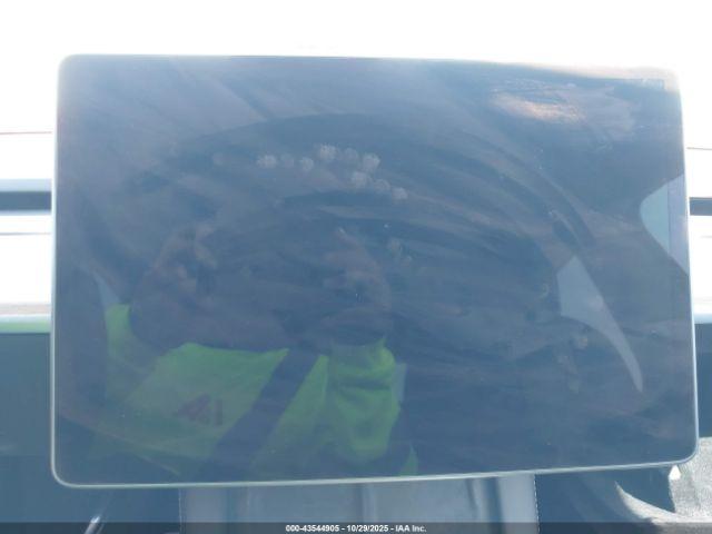 Tesla Model Y Performance Dual Motor All-wheel Drive Image 20