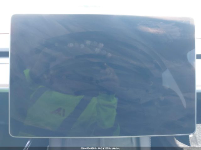 Tesla Model Y Performance Dual Motor All-wheel Drive Image 15