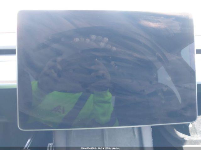 Tesla Model Y Performance Dual Motor All-wheel Drive Image 18