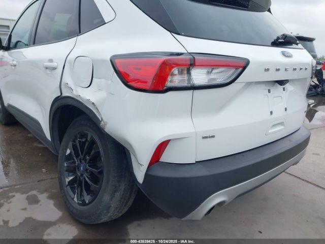 Ford Escape Se Hybrid Image 16