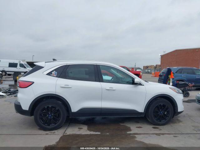 Ford Escape Se Hybrid Image 7