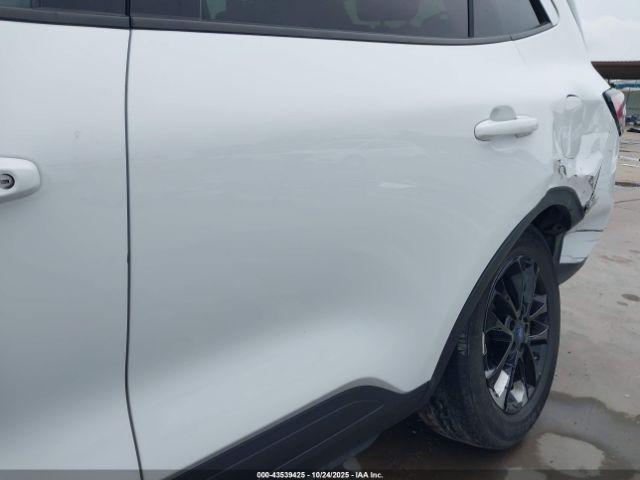 Ford Escape Se Hybrid Image 12