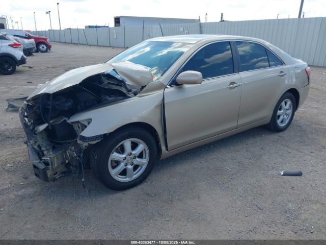 Toyota Camry Le Image 6