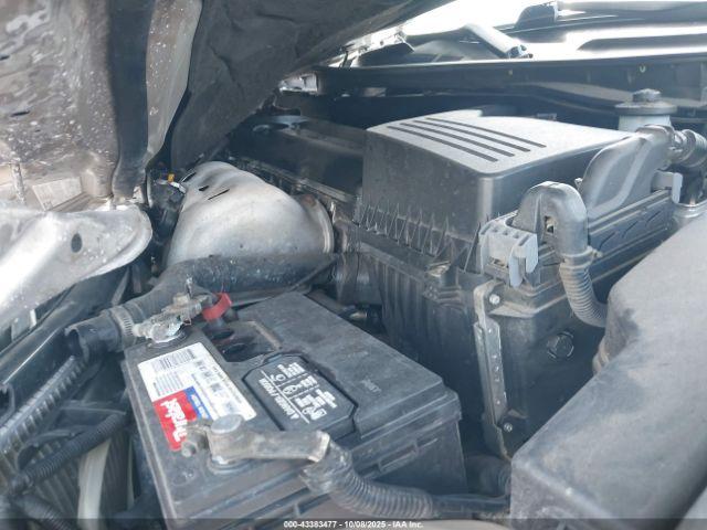 Toyota Camry Le Image 9