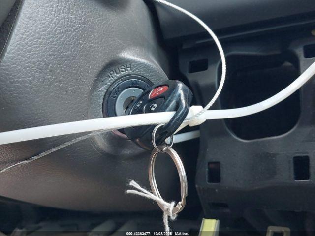 Toyota Camry Le Image 13