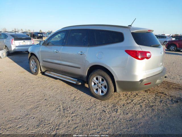 Chevrolet Traverse Ls Image 3