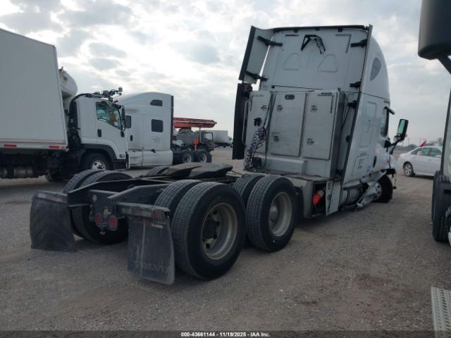 Freightliner Cascadia 125 Image 3