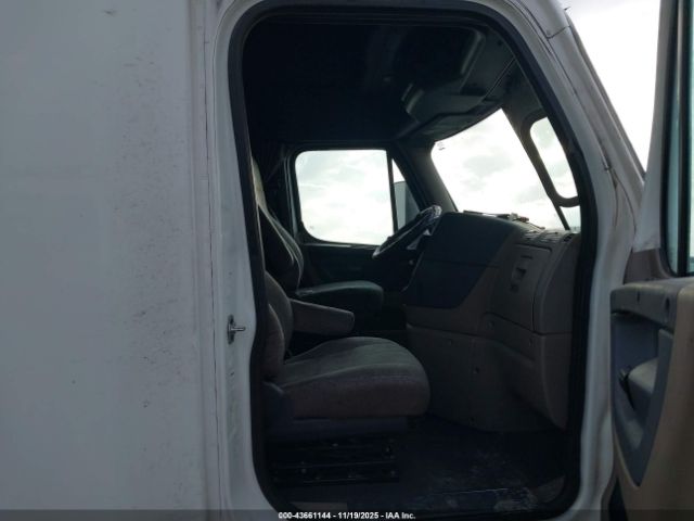Freightliner Cascadia 125 Image 5