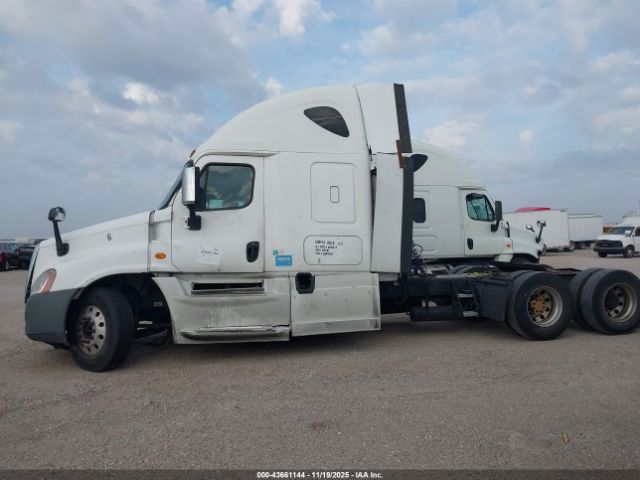 Freightliner Cascadia 125 Image 10