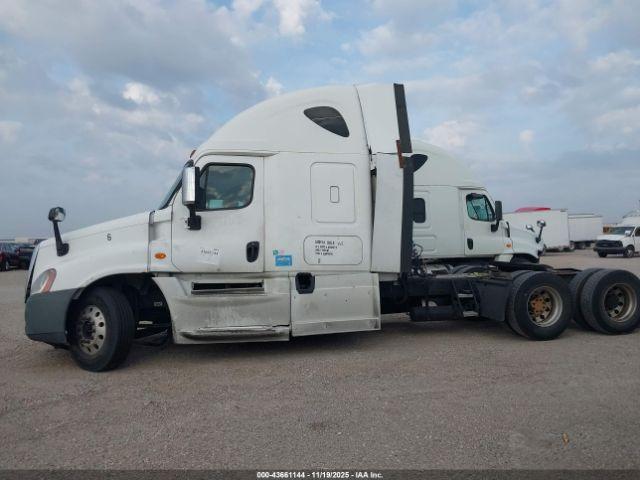 Freightliner Cascadia 125 Image 10