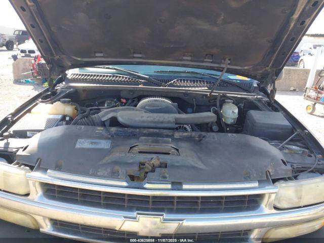 Chevrolet Suburban 1500 Ls Image 3