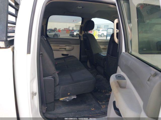 Chevrolet Silverado 2500 Work Truck Image 16