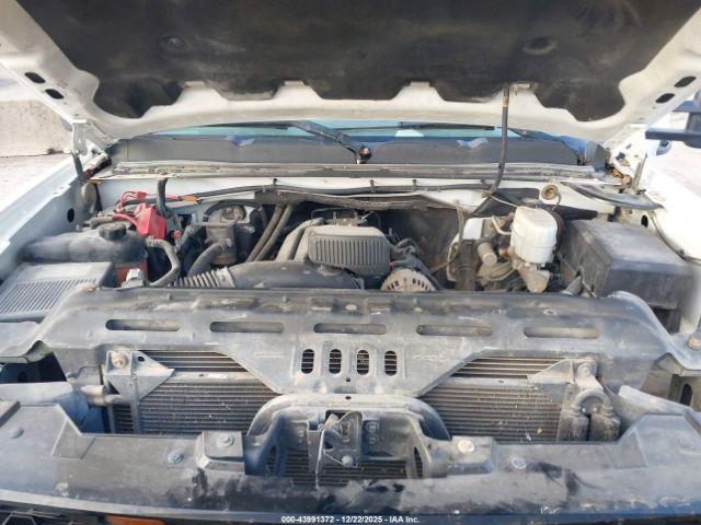 Chevrolet Silverado 2500 Work Truck Image 6