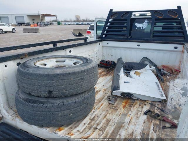 Chevrolet Silverado 2500 Work Truck Image 12