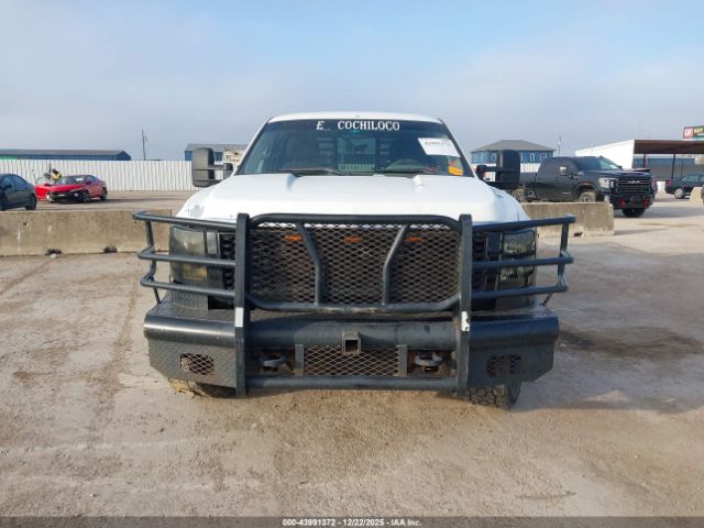Chevrolet Silverado 2500 Work Truck Image 13