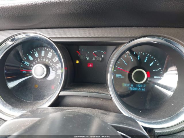 Ford Mustang V6 Image 11