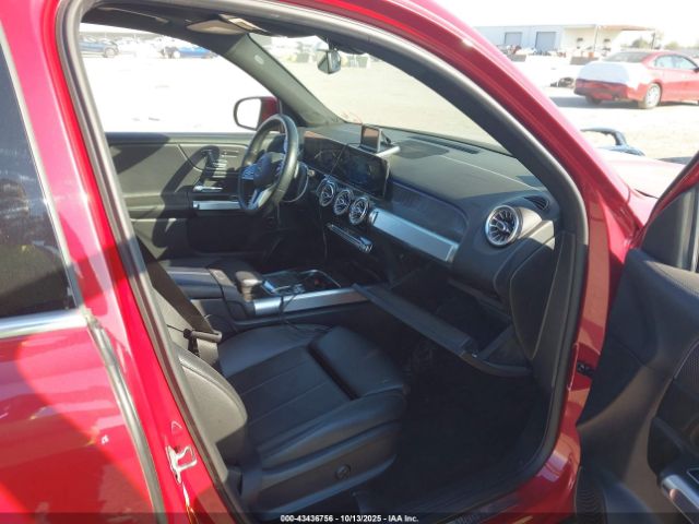 Mercedes-Benz GLB Image 4