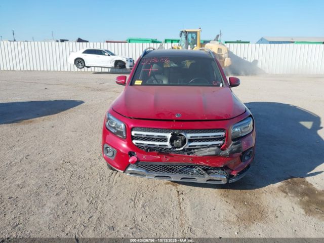 Mercedes-Benz GLB Image 10