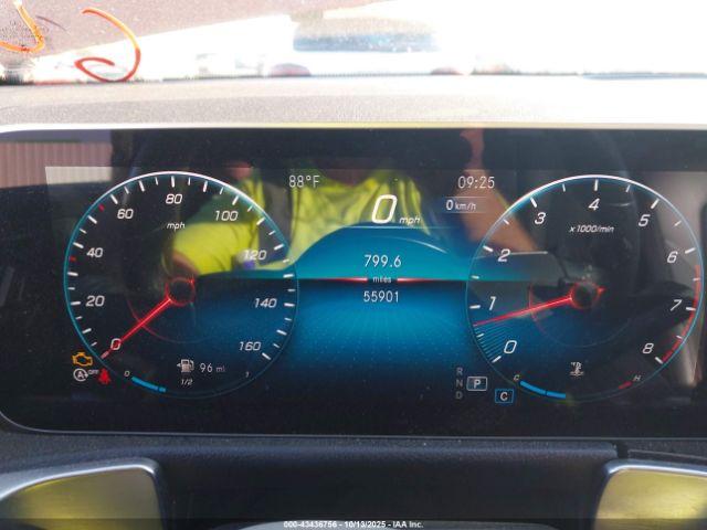 Mercedes-Benz GLB Image 13