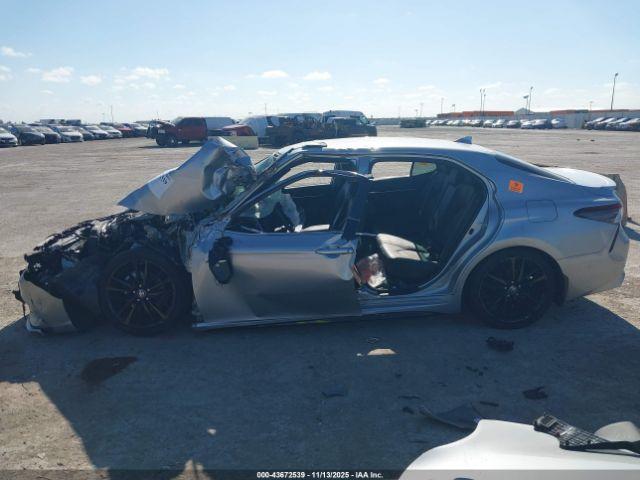 Toyota Camry Xse Image 8