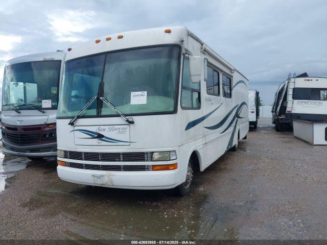 Ford F-550 Super Duty Stripped Chass Image 10