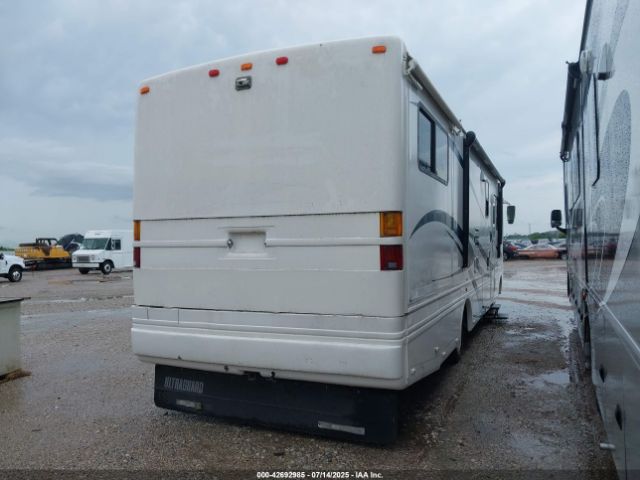 Ford F-550 Super Duty Stripped Chass Image 17