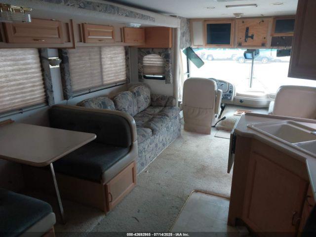 Ford F-550 Super Duty Stripped Chass Image 5