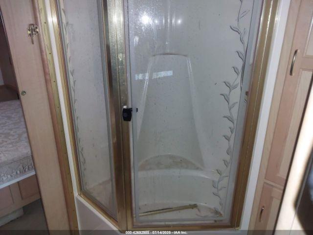 Ford F-550 Super Duty Stripped Chass Image 11