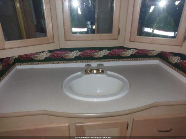 Ford F-550 Super Duty Stripped Chass Image 8