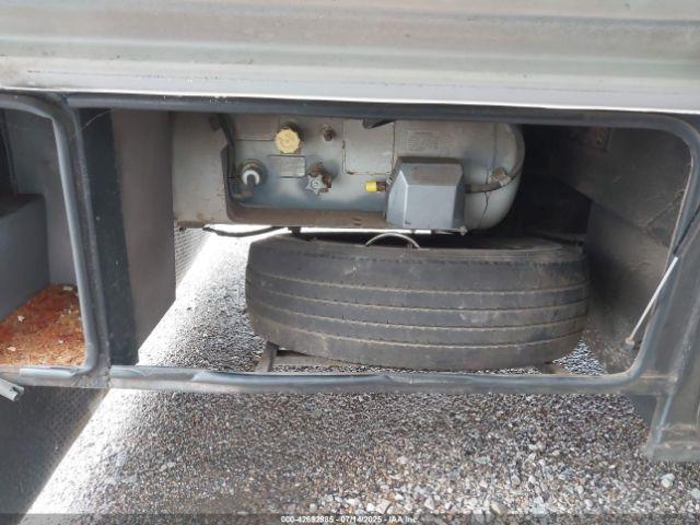 Ford F-550 Super Duty Stripped Chass Image 13